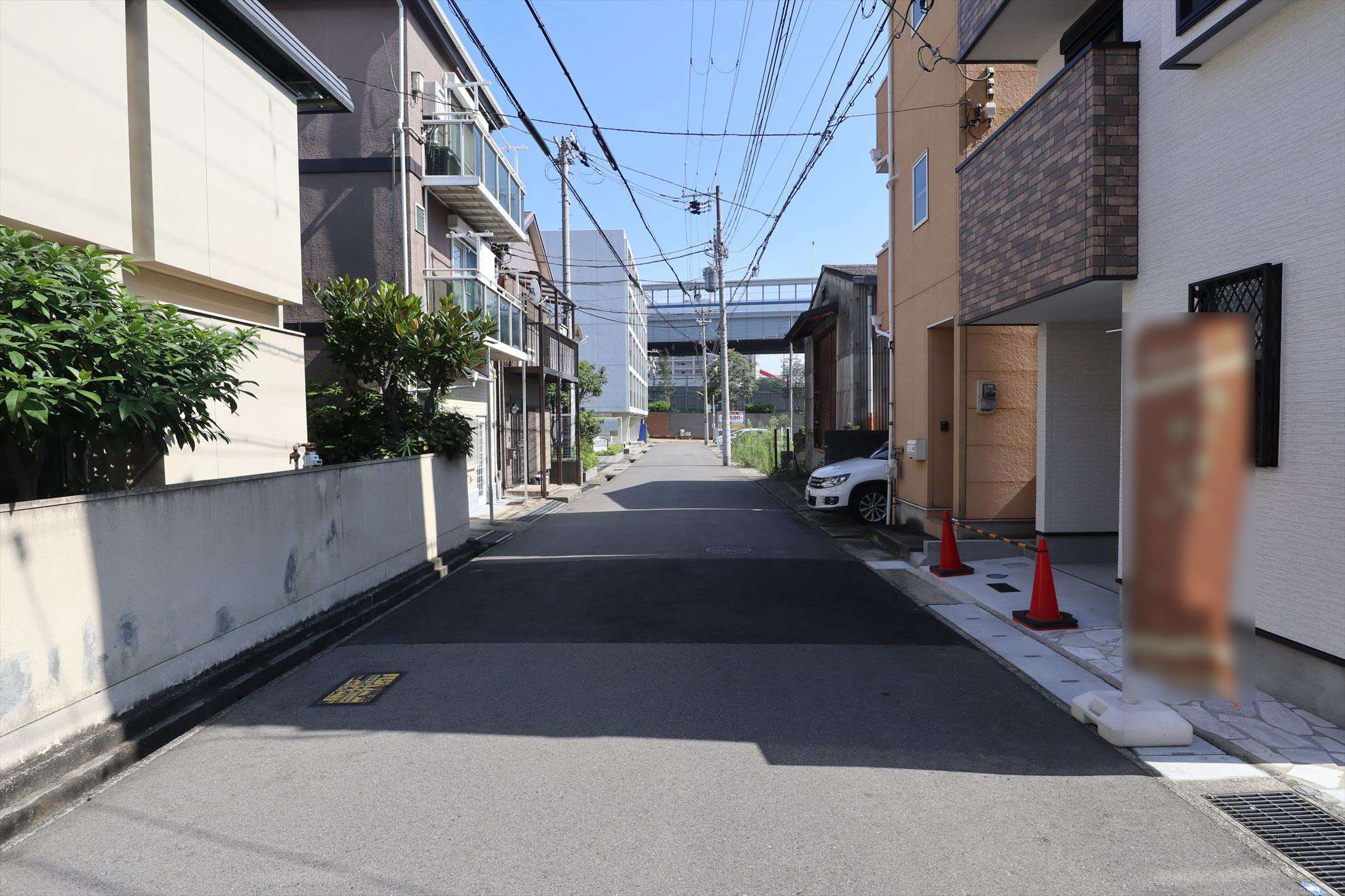 町の南側には、阪神高速が通っています。