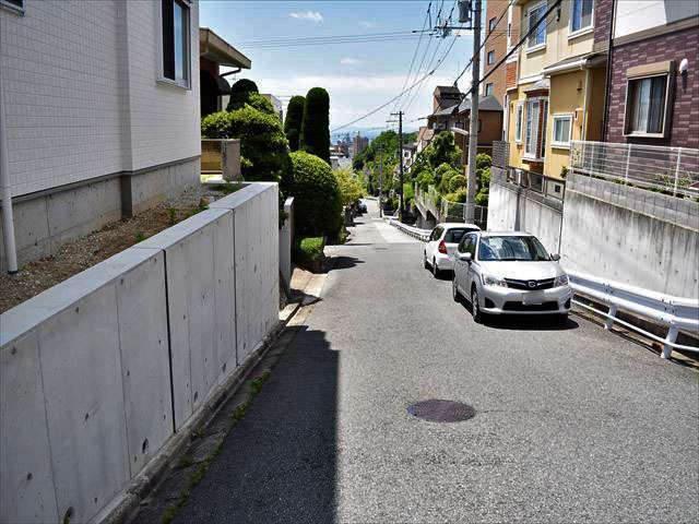 町のすべてが第1種低層住居専用地域内で、区画が整った一戸建てが立ち並ぶ住宅街。