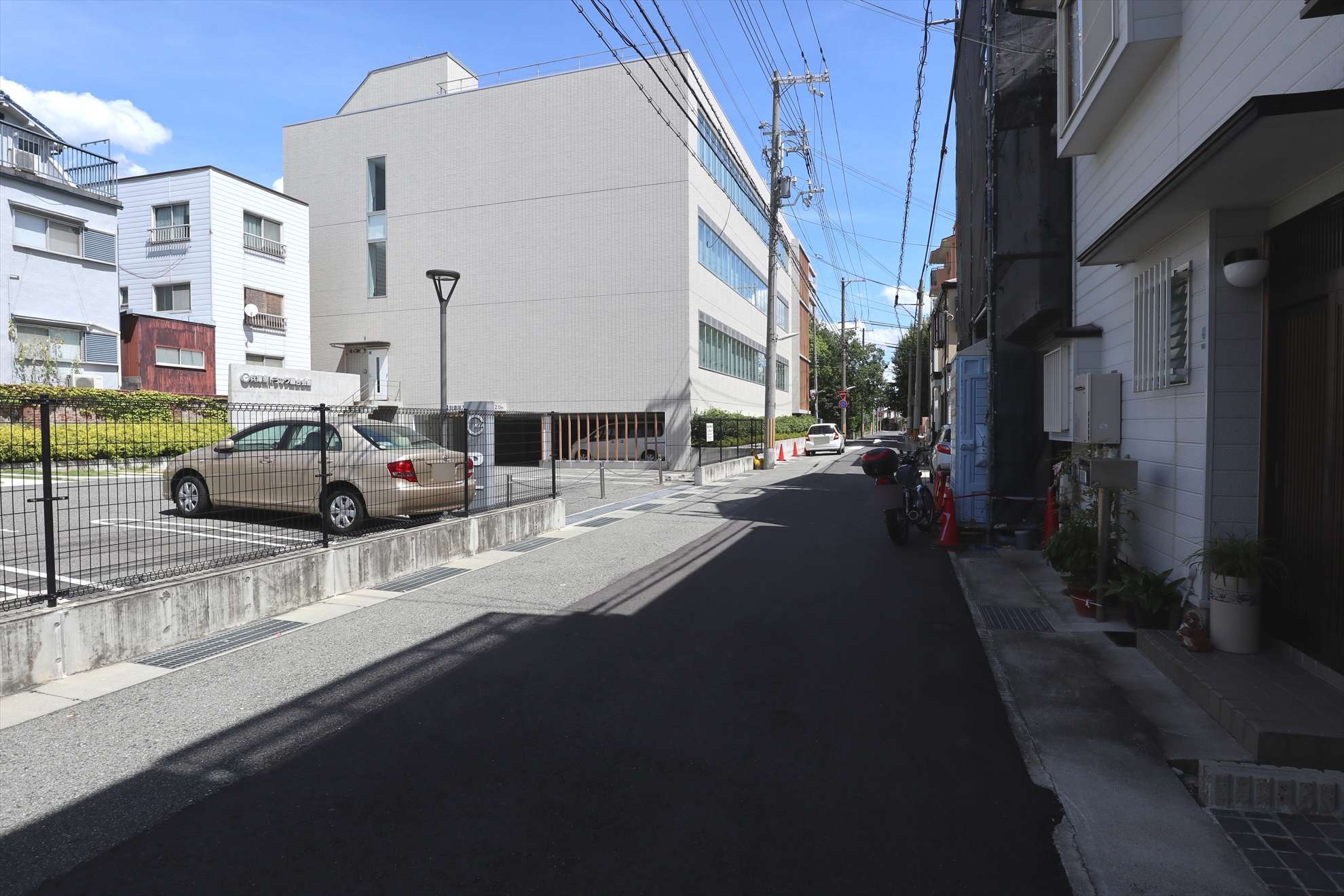 マンションや一戸建てなどの住宅だけではなく、工場や事務所も混在しています。