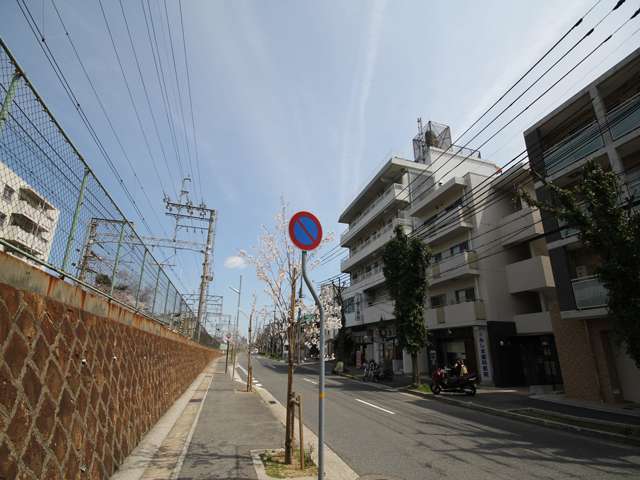 町の北側を阪急神戸線が走っています。