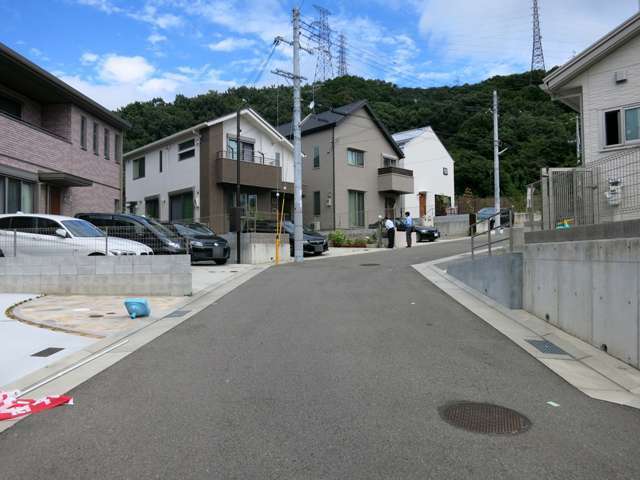 町の北部には新しい戸建が次々と建てられています。