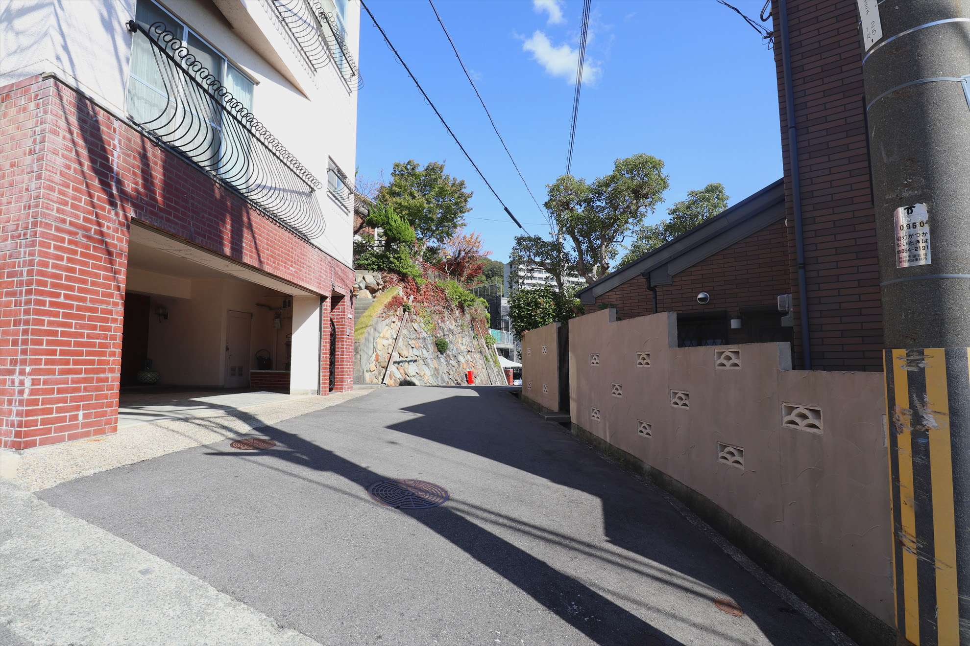 やや入り組んだ印象の街並みです。