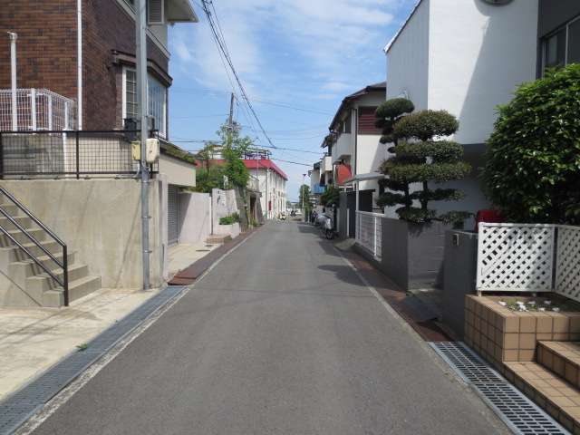 南斜面地に位置しており、日当たりの良い住環境が魅力です。