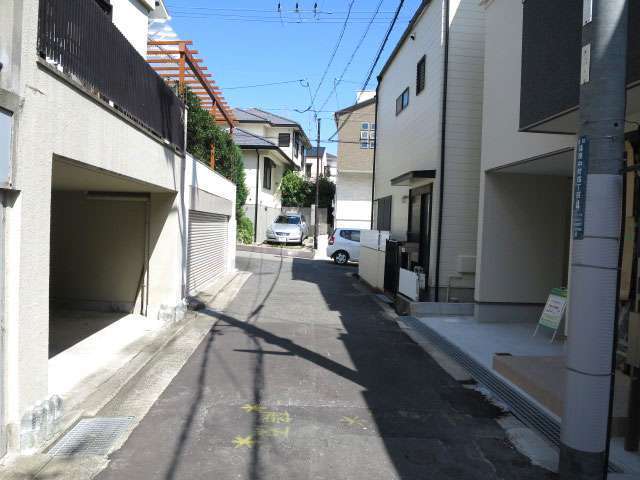 町の北部は道幅が狭く入り組んだ印象の街並み。