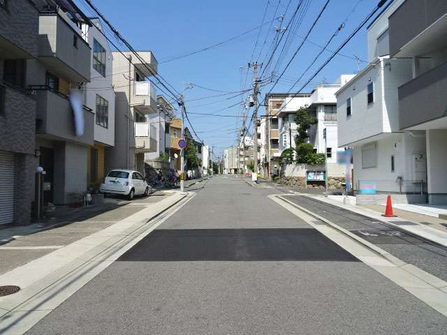 南斜面地のため、駅からの道のりは緩やかな坂道です。