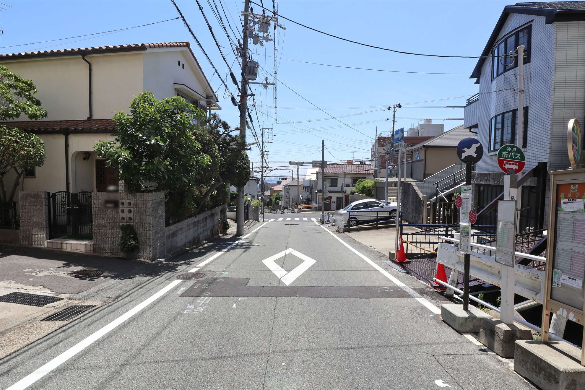 やや傾斜のある地勢です。