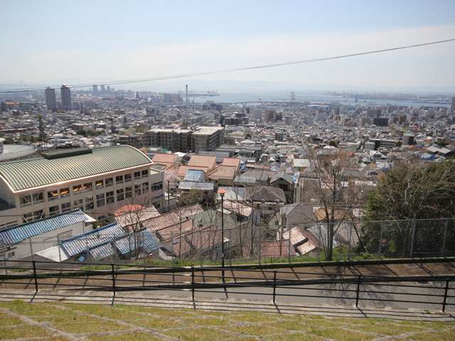 灘丸山公園から『高尾通』周辺、灘区の市街地を見下ろす。