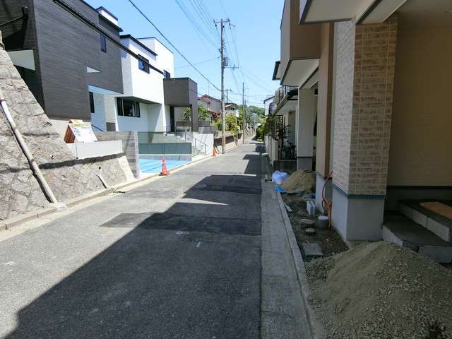 比較的新しい一戸建てが立ち並ぶエリアです。