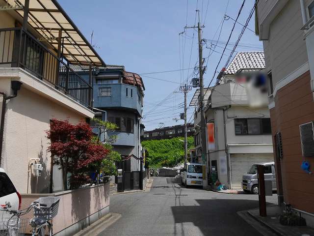 町の南端を阪急京都線の線路が通っています。