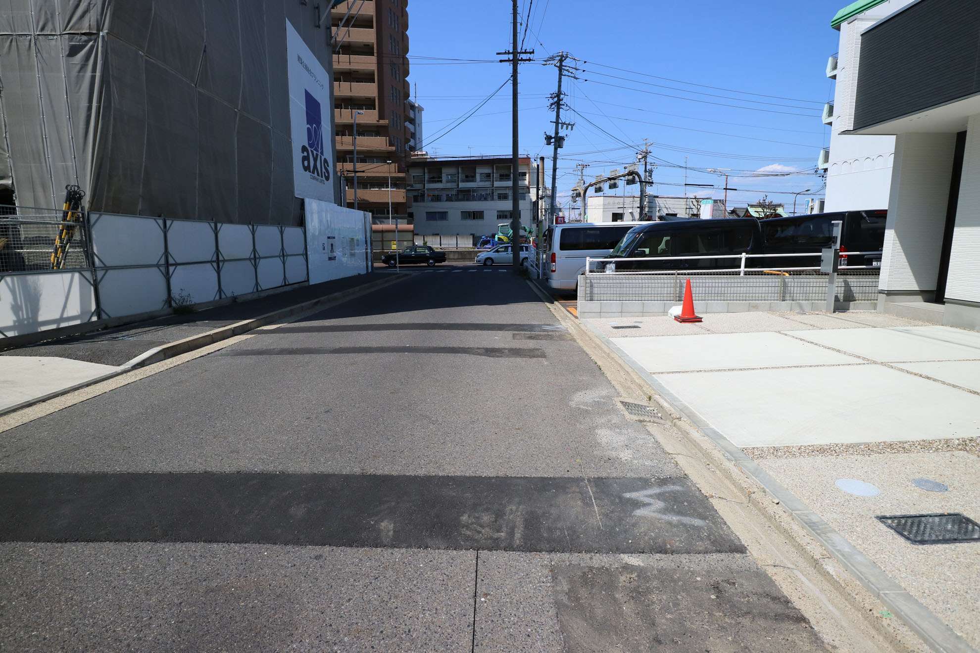 マンションや店舗、事業ビルなどが中心に立ち並ぶエリアです。