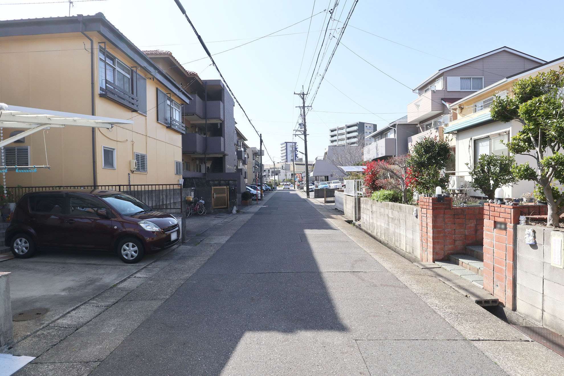 直線的な街路で、すっきりとした印象の街並み。