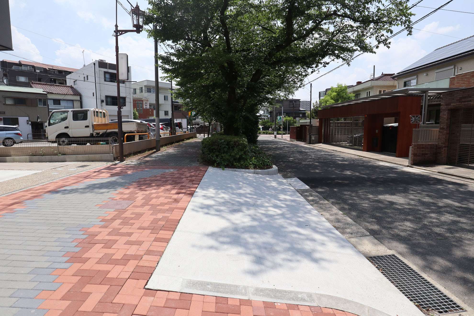 一方通行の道路が多い町。