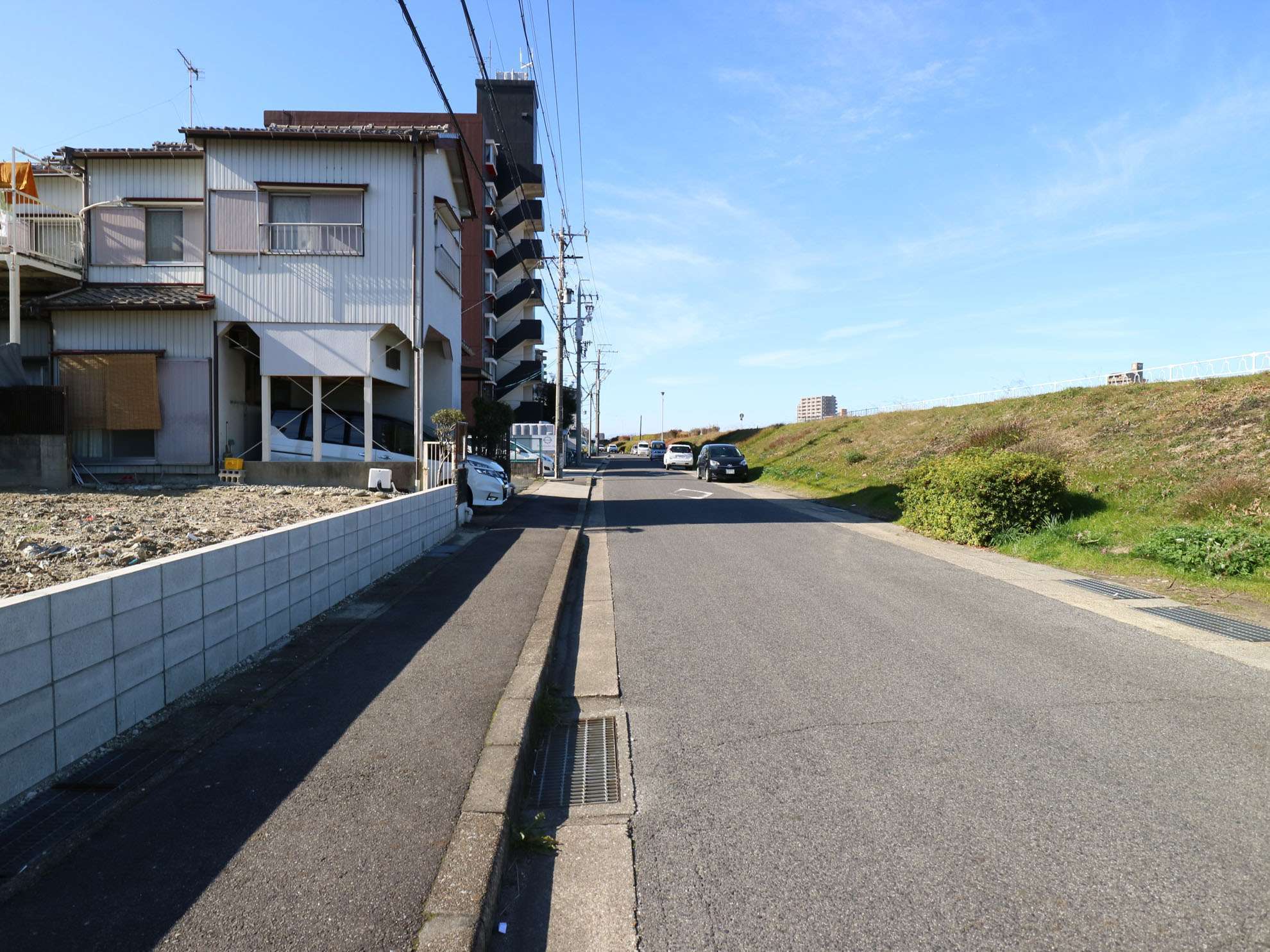 町の北側には矢田川が流れ、のどかな雰囲気です。