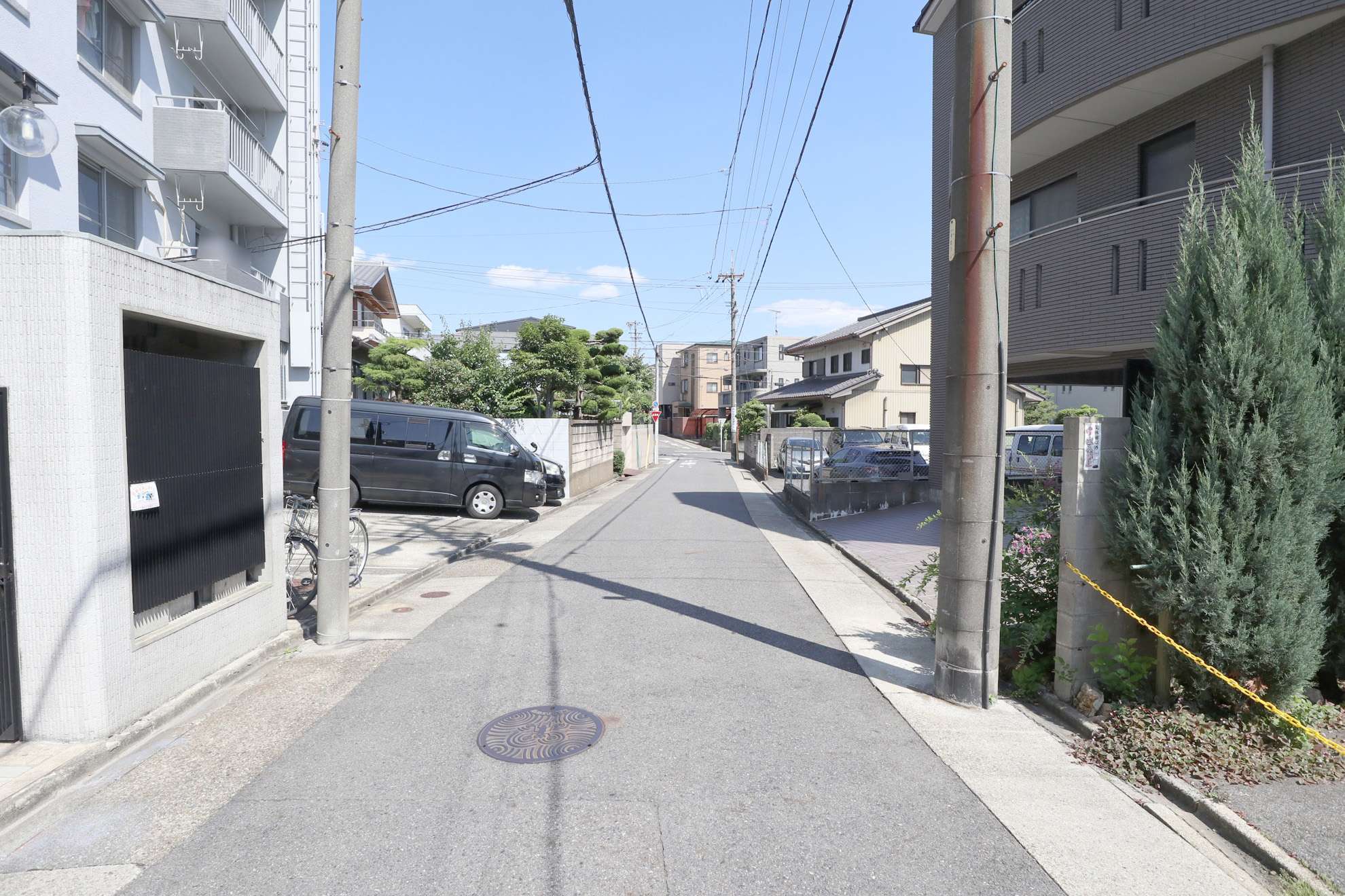 道幅がやや狭いところもありますが、比較的区画は整っています。