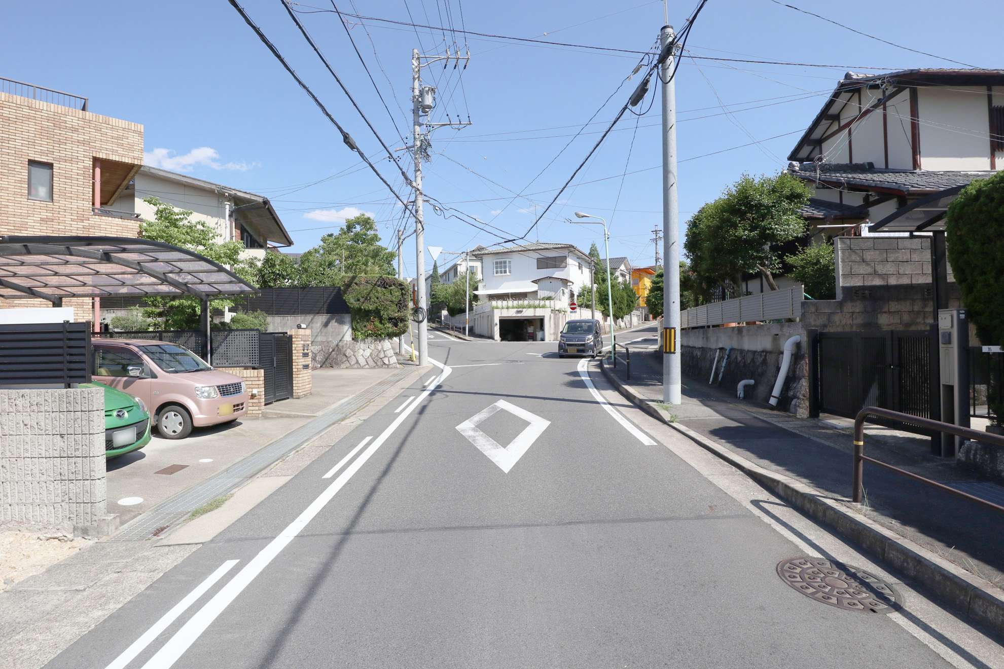 ややアップダウンのある地勢。落ち着いた雰囲気が魅力です。