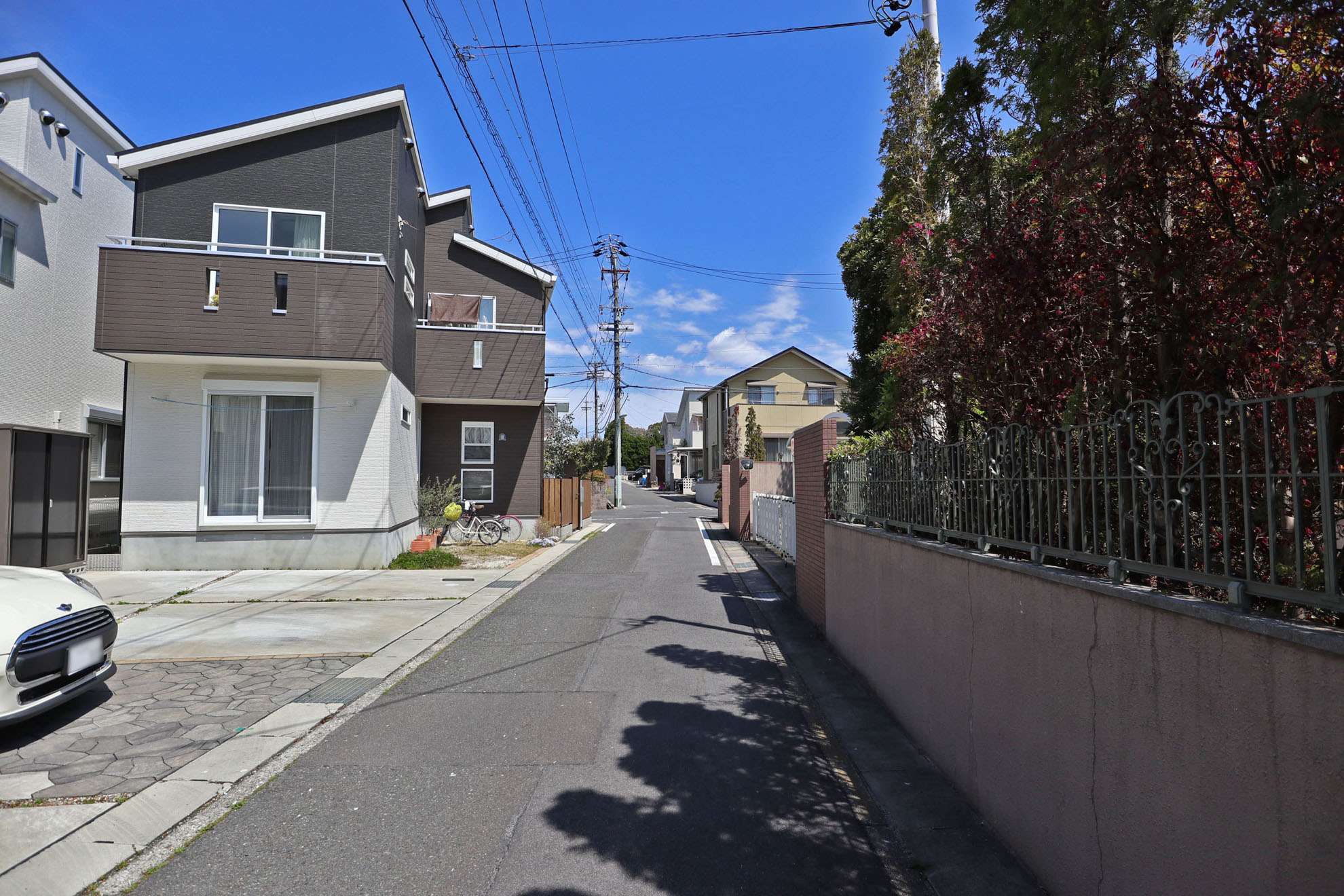 植栽などで緑を身近に感じる街です。