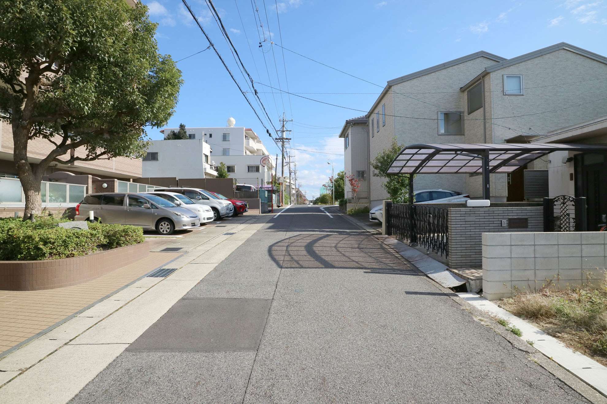 区画の整ったすっきりとした印象の街並み。