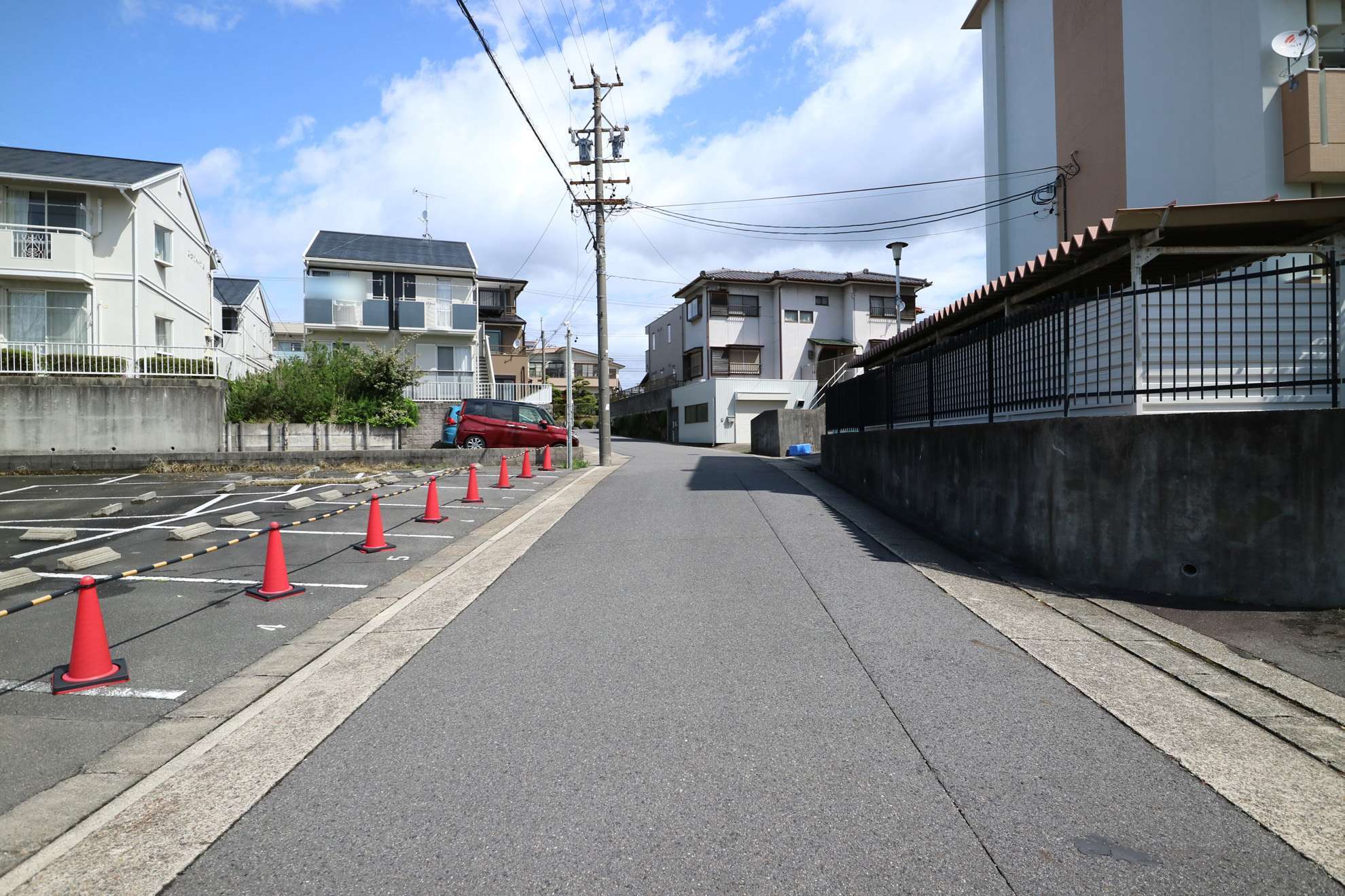 緩やかなアップダウンのある地勢です。