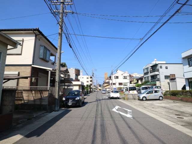 道幅が広く、すっきりとした住宅地です。