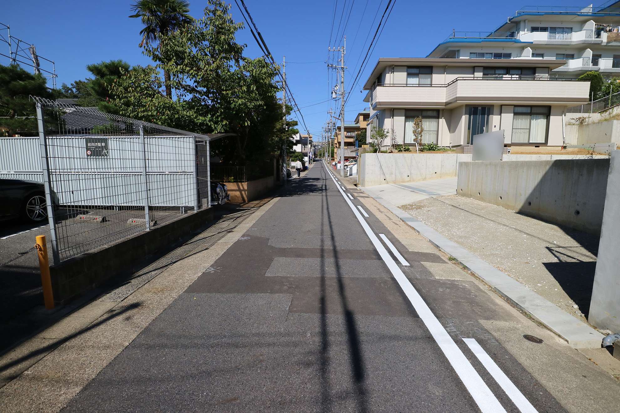 マンションも多い住宅地。