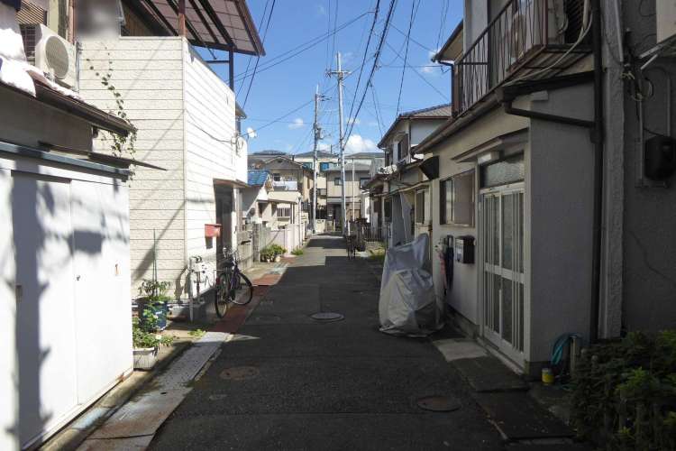 川西市中央町