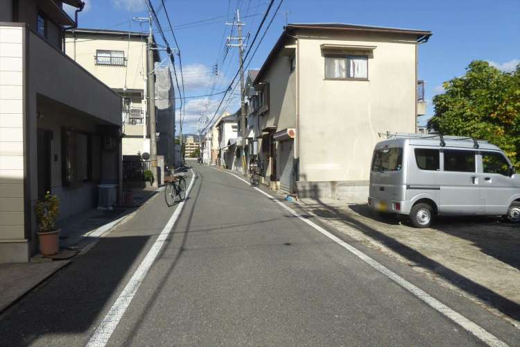 川西市出在家町