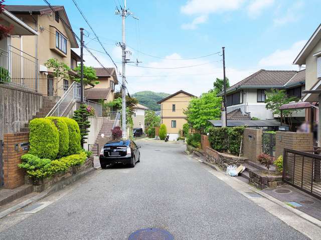 川西市南野坂1丁目