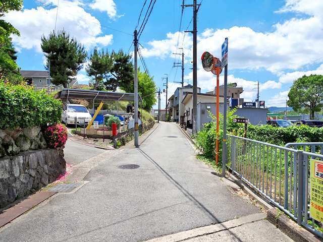 川西市下財町