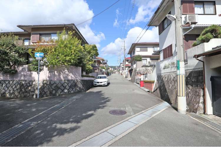 箕面市粟生新家2丁目