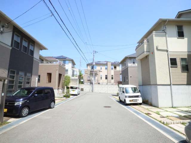 箕面市粟生間谷東6丁目