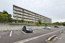 岩成台西団地501号棟