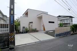 尾張旭市長坂町南山 一戸建て