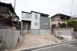 宝塚市中山五月台4丁目 一戸建て