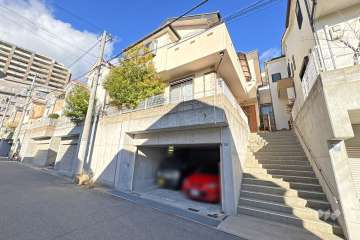 毎月5000円で車1台分の敷地/スペース貸してください さいたま市緑区大字大門】駐車スペース8台分、ホイスト付き154坪の貸
