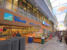 スーパーマルハチ 王子公園店