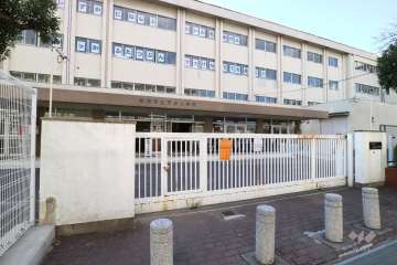 末成小学校