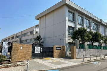 日新中学校