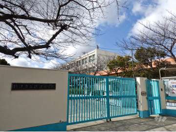 摂津小学校