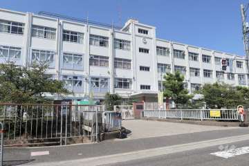 芝生小学校