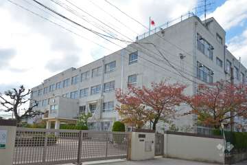土室小学校