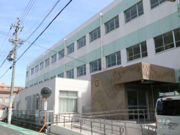 春岡小学校