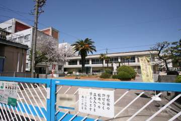 宝小学校
