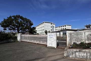 岩成台中学校