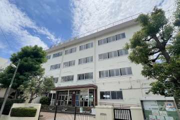 新宿中学校