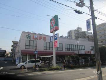 ライフ 歌島店