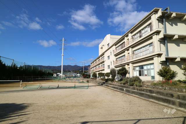高司中学校