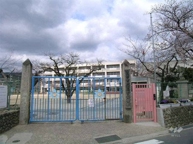 箕面小学校