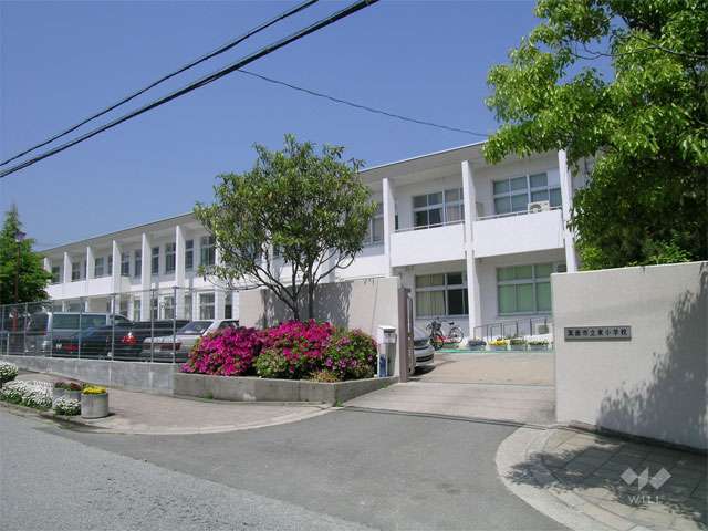 東小学校