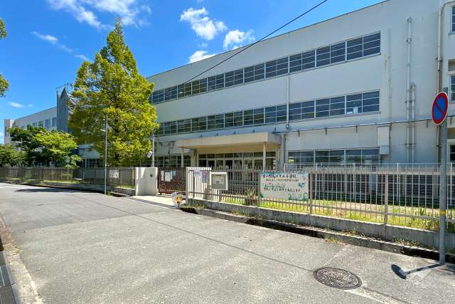 潮小学校