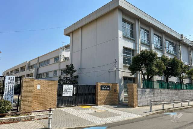 日新中学校